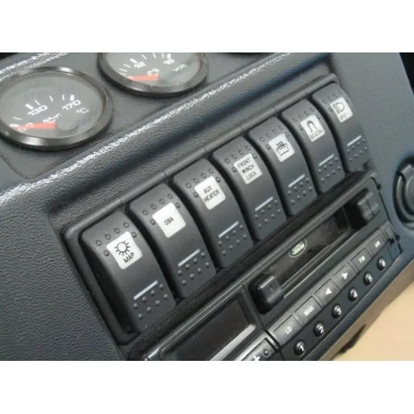 Centrale Radio-Console voor Defenders productiejaar 1999 tot 2001